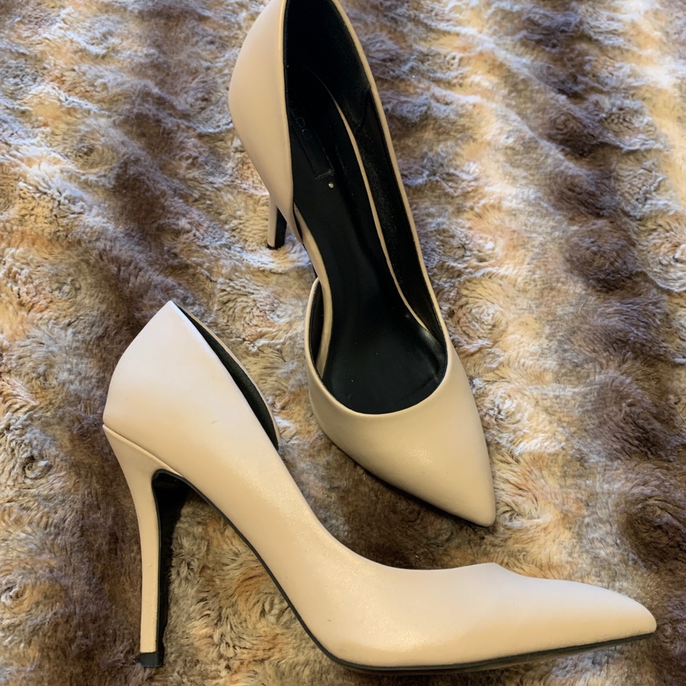 Aldo nude pump, size 6